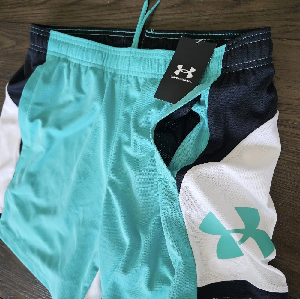 NWT UNDER ARMOUR WOMEN'S BASELINE 6